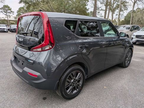 Used 2022 Kia Soul EX image 4
