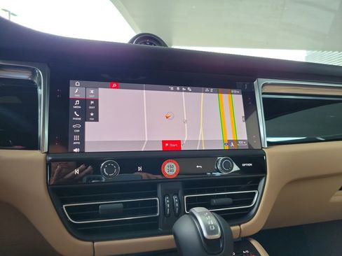 New 2026 Porsche Macan image 22