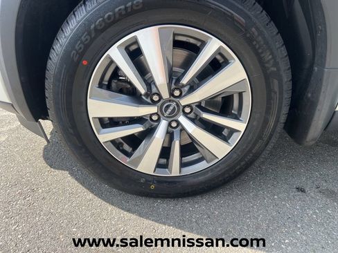 Certified 2023 Nissan Pathfinder SL AWD/4WD image 31