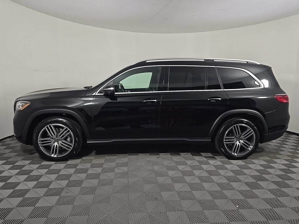Used 2025 Mercedes-Benz GLS 450 4MATIC image 2