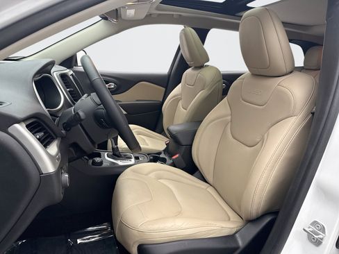 Used 2018 Jeep Cherokee Limited AWD/4WD image 11