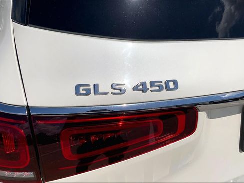 Used 2022 Mercedes-Benz GLS 450 4MATIC image 10