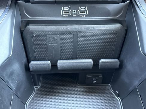 Used 2025 RAM 1500 Laramie AWD/4WD image 31