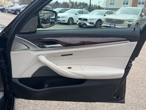 Used 2018 BMW M550i xDrive image 17