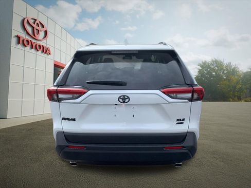 Used 2023 Toyota RAV4 XLE Premium image 3
