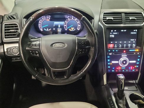 Used 2018 Ford Explorer Platinum AWD/4WD image 19