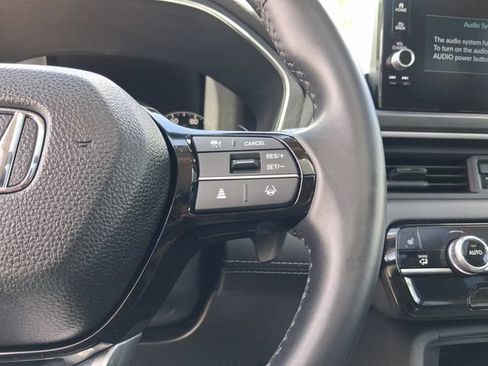 Used 2025 Honda Pilot Touring image 18