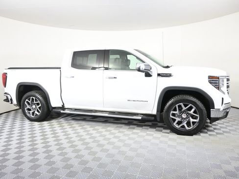 Used 2022 GMC Sierra 1500 SLT w/ SLT Convenience Package AWD/4WD image 9