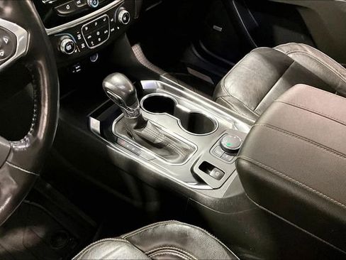 Used 2021 Chevrolet Traverse RS image 18