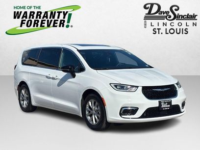 Used 2026 Chrysler Pacifica Limited