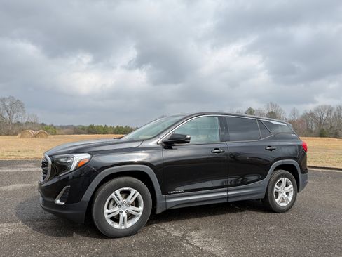 Used 2020 GMC Terrain SLE image 1