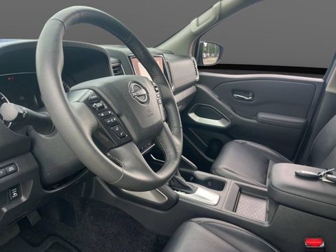 Used 2024 Nissan Frontier SL w/ Technology Package RWD image 11