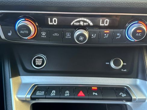 Used 2022 Audi Q3 2.0T Premium w/ Convenience Package image 34