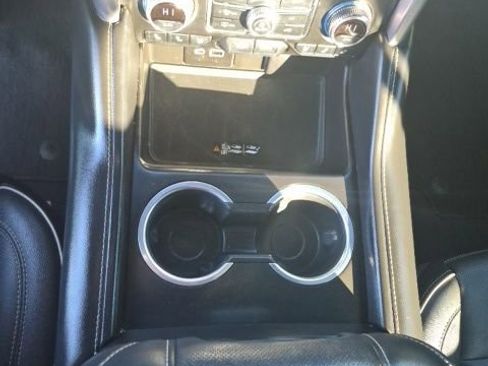 Used 2022 GMC Yukon SLT w/ SLT Premium Package image 18