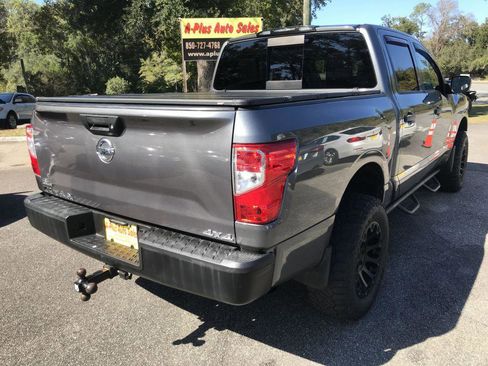 Used 2017 Nissan Titan 4x4 Crew Cab image 4