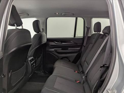 Used 2024 Jeep Grand Cherokee Laredo RWD image 17