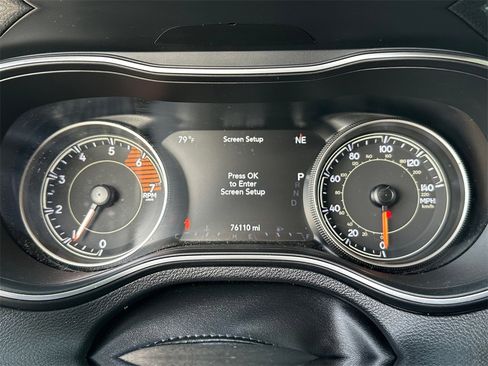 Used 2020 Jeep Cherokee Limited image 29