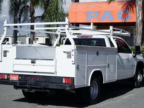 Used 2025 Chevrolet Silverado 3500 LT w/ Convenience Package image 9