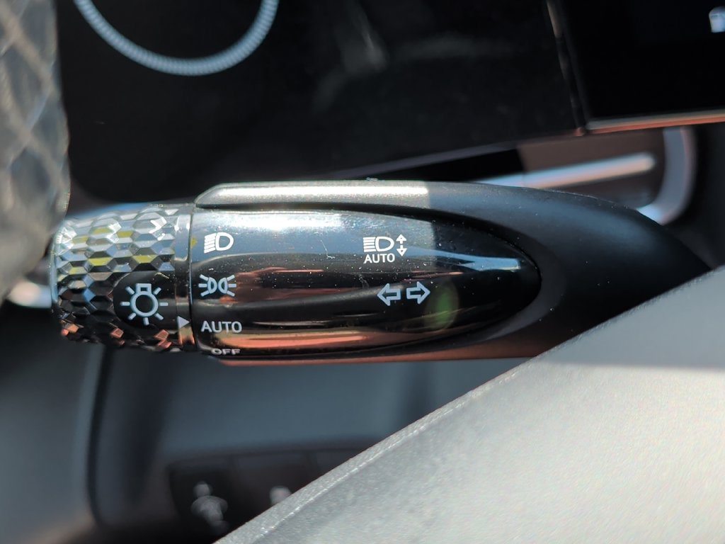 Used 2025 Hyundai Elantra Limited FWD image 45