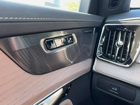 Used 2026 Volvo XC90 B6 Plus w/ Protection Package Premier AWD/4WD image 19