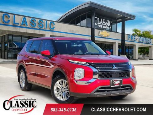Used 2023 Mitsubishi Outlander ES FWD image 1