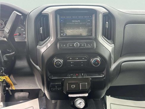 Used 2019 Chevrolet Silverado 1500 Custom w/ Custom Convenience Package AWD/4WD image 28