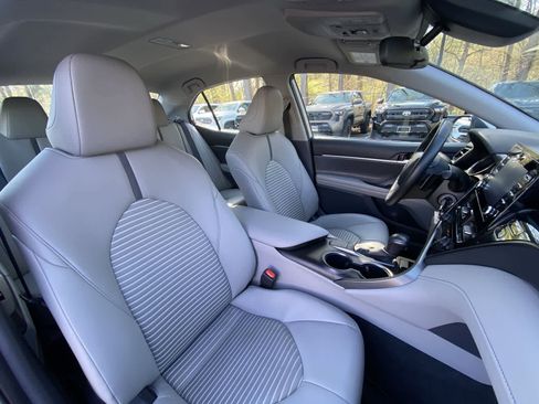 Used 2024 Toyota Camry SE image 25