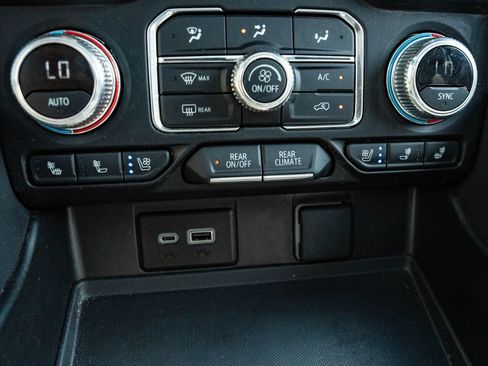 Used 2024 GMC Yukon SLT w/ SLT Luxury Package AWD/4WD image 39