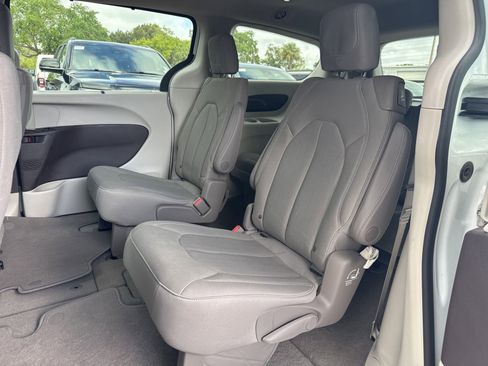 Certified 2020 Chrysler Pacifica Touring w/ Advanced Safetytec Group FWD image 35