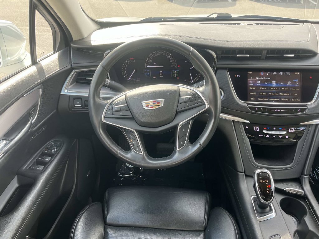 Used 2017 Cadillac XT5 Luxury w/ Driver Awareness Package FWD image 14