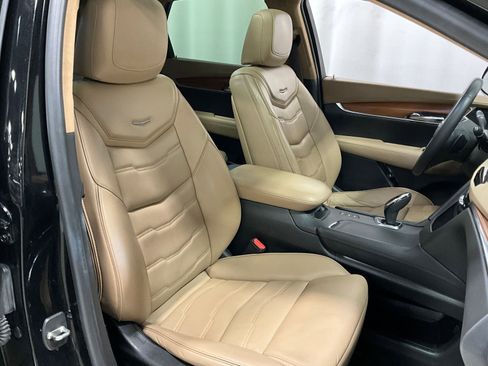 Used 2017 Cadillac XT5 Platinum w/ Driver Assist Package image 8