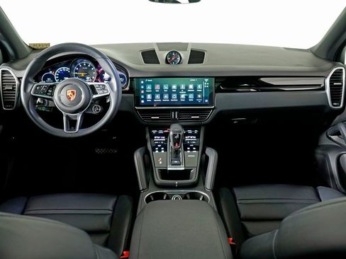 Certified 2022 Porsche Cayenne Platinum Edition image 19
