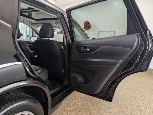 Used 2015 Nissan Rogue S AWD/4WD image 19