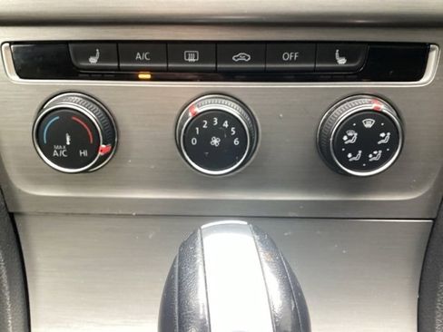 Used 2016 Volkswagen Golf SE w/ Lighting Package image 23