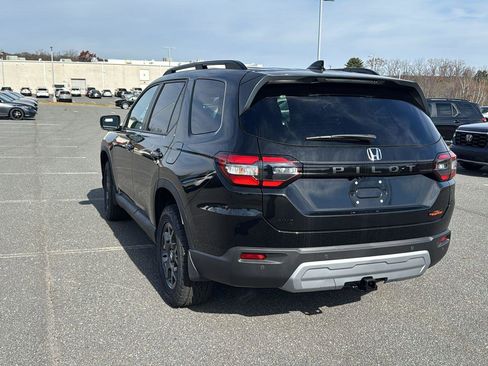 New 2025 Honda Pilot TrailSport image 9