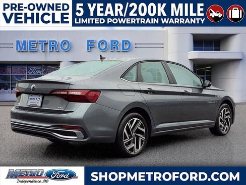 Used 2024 Volkswagen Jetta SEL image 3