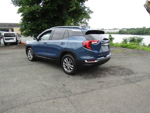 Used 2024 GMC Terrain SLT AWD/4WD image 6