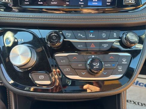 Used 2022 Chrysler Pacifica Pinnacle FWD image 30