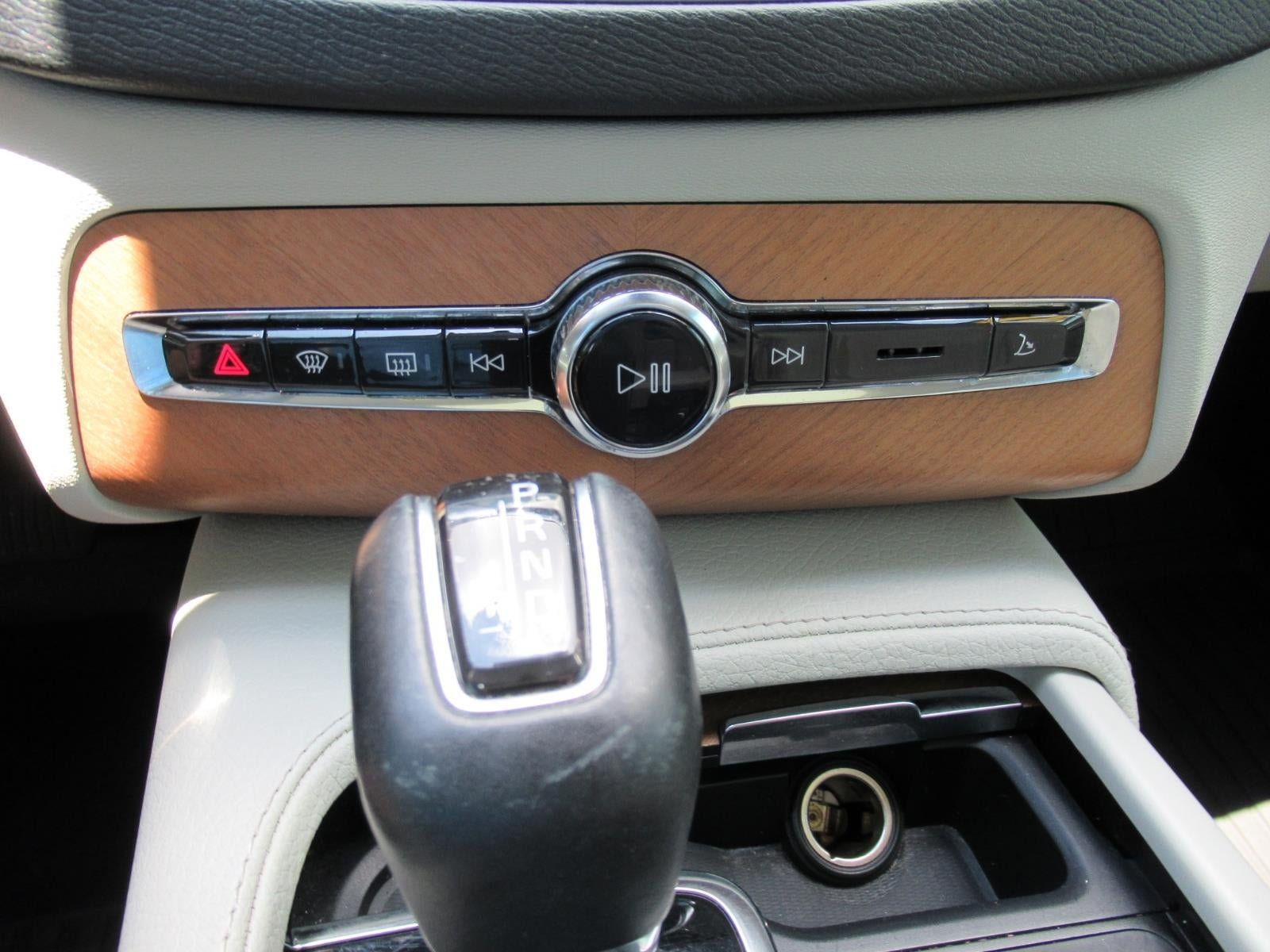 Used 2021 Volvo XC90 T6 Momentum w/ Advanced Package AWD/4WD image 28