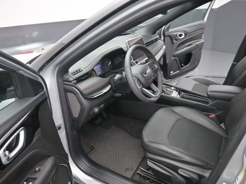 Used 2024 Jeep Compass Trailhawk w/ Sun and Sound Group AWD/4WD image 15