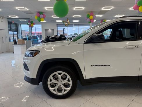 Used 2024 Jeep Compass Latitude AWD/4WD image 6
