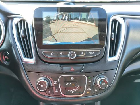 Used 2018 Chevrolet Malibu LT w/ True North Edition FWD image 4