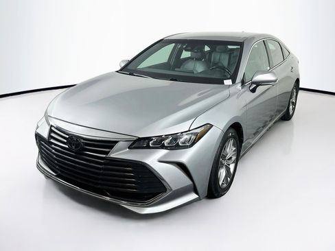 Used 2020 Toyota Avalon XLE FWD image 3