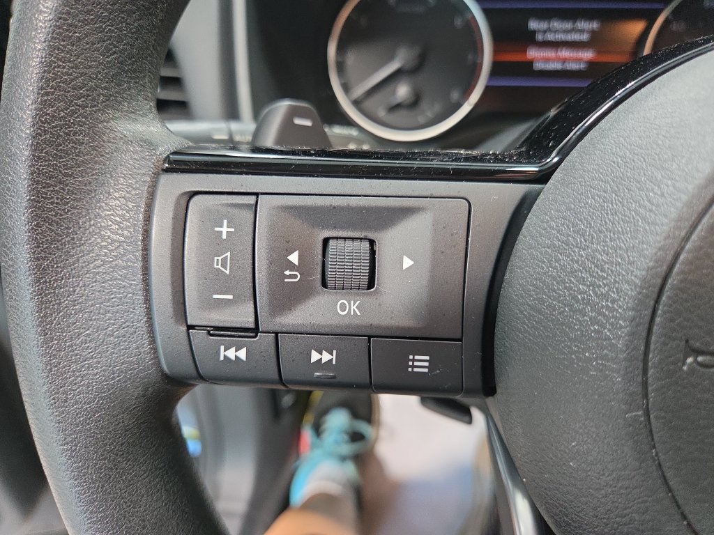 Used 2023 Nissan Rogue SV AWD/4WD image 31