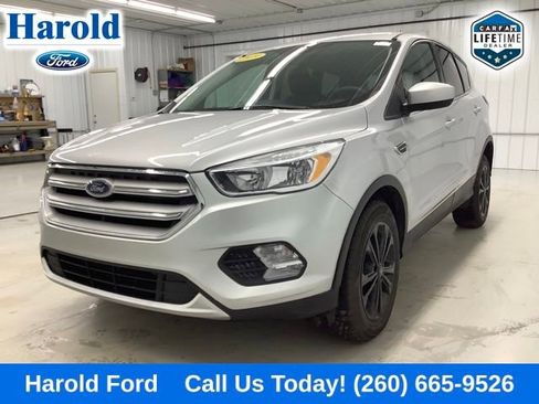 Used 2019 Ford Escape SE image 2