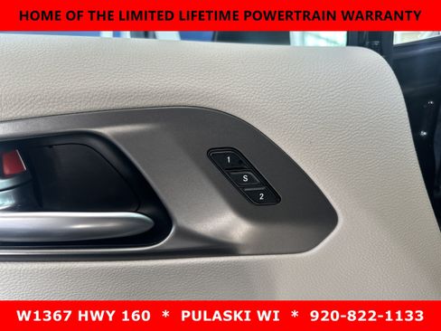 Used 2023 Chrysler Pacifica Touring-L FWD image 10