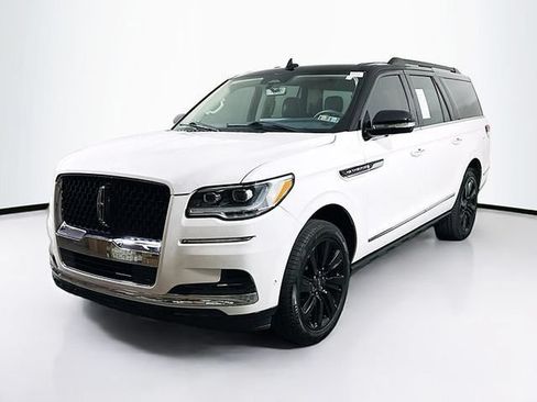 Used 2023 Lincoln Navigator L Black Label AWD/4WD image 3