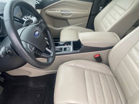 Used 2019 Ford Escape Titanium image 11