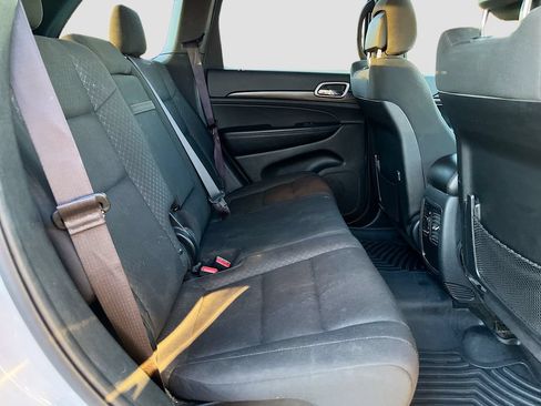 Used 2020 Jeep Grand Cherokee Laredo RWD image 25