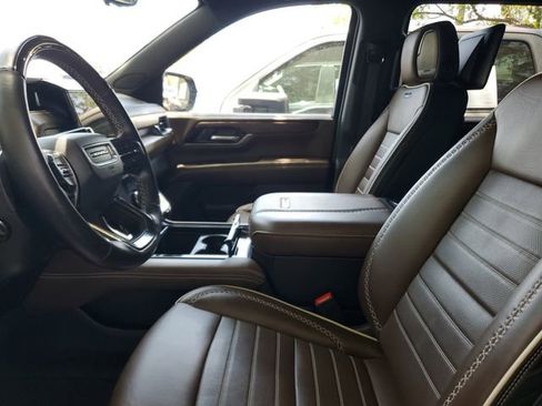 Used 2025 GMC Yukon XL Denali Ultimate AWD/4WD image 18